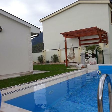 Vila Pelinovo Kotor Bagian luar foto